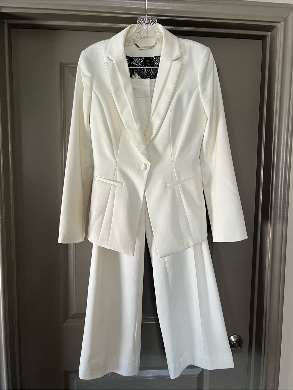 White House Black Market Ivory 2-Piece Suit Blazer 0 Pants 6R